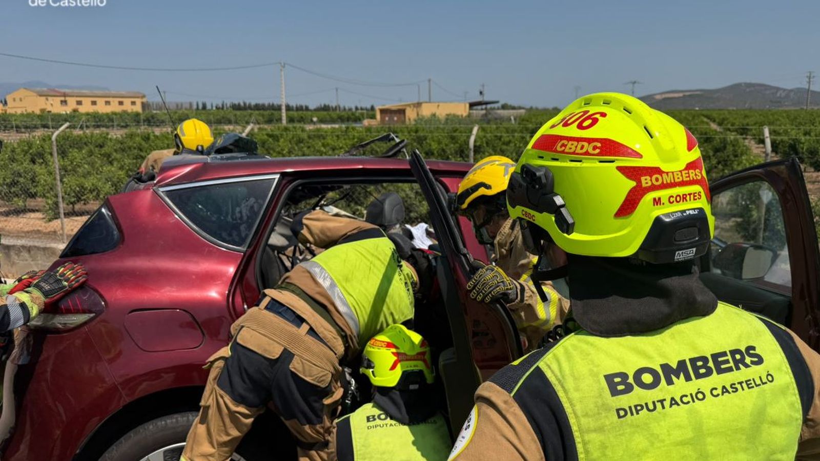 Una imatge dels bombers al lloc dels fets