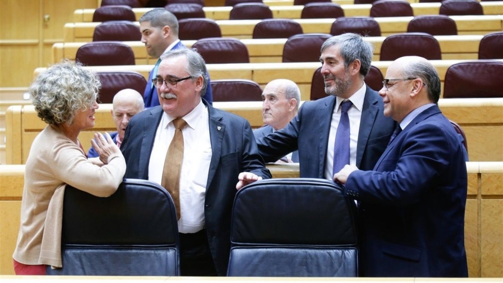 La senadora de Coalició Canària, Mª del Mar Julios, a l'esquerra