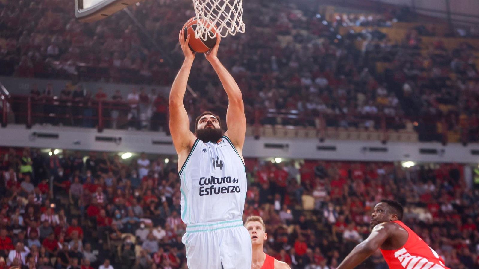 Dubljevic fa una cistella