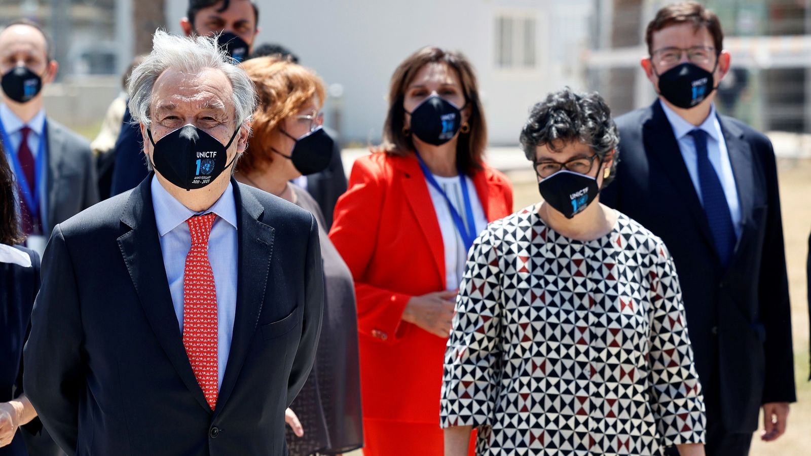 El secretari general de Nacions Unides, Antonio Guterres, la ministra Arancha González Laya, i el president, Ximo Puig, durant la visita del centre de Nacions Unides a Quart de Poblet