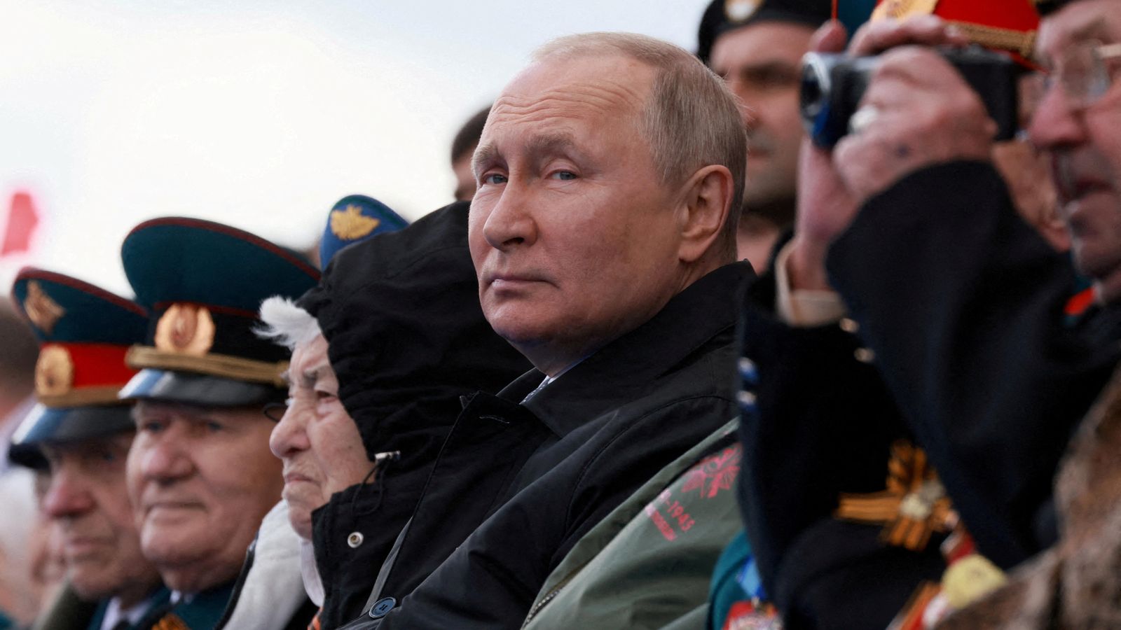 Imatge d'arxiu del president rus, Vladímir Putin, durant una desfilada militar en el Dia de la Victòria, en la Plaça Roja de Moscou