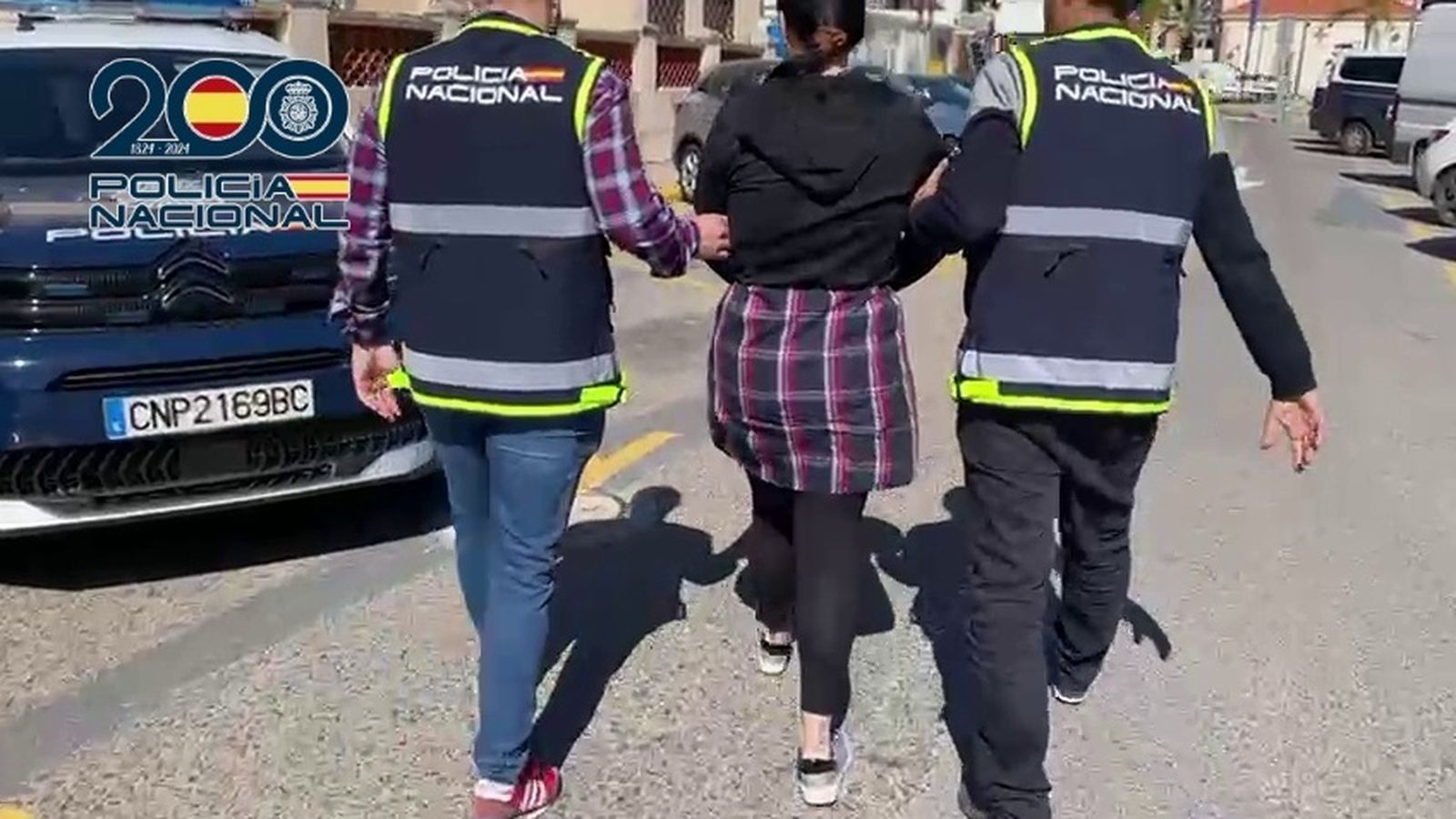 Detenció d'una de les investigades per la seua presumpta implicació en diversos delictes d'estafa continuada i furt