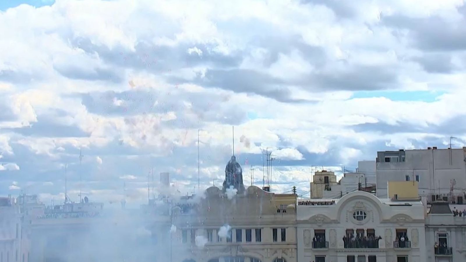 Imatge d'arxiu d'una mascletà a la plaça de l'Ajuntament de València