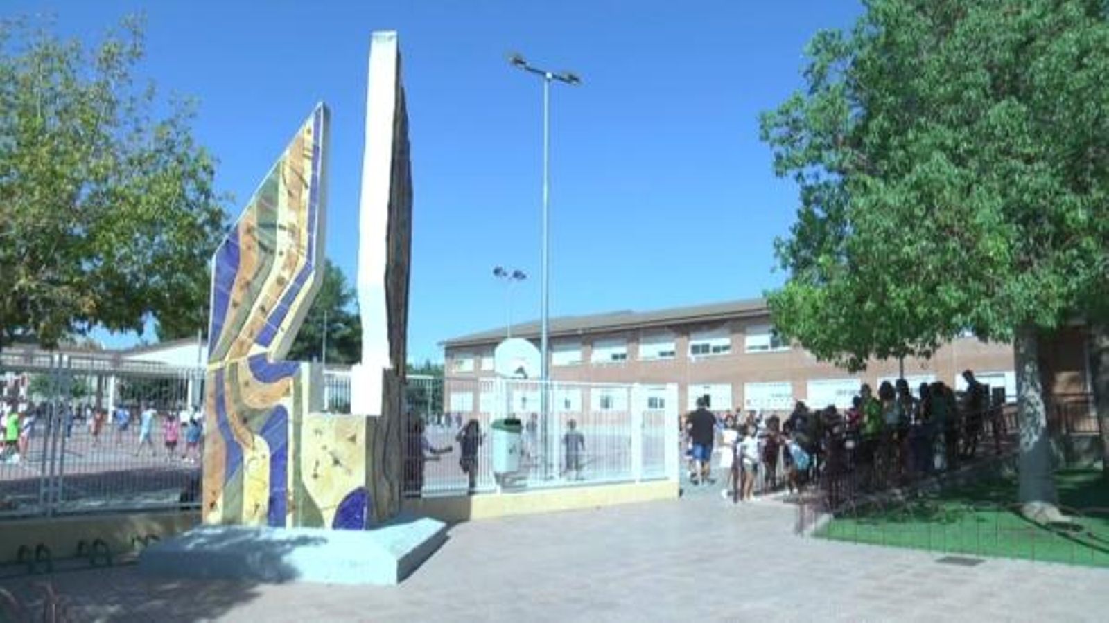 Alumnes de 13 escoles pilot podran cursar religió islàmica Alumnes de 13 escoles pilot podran cursar religió islàmica