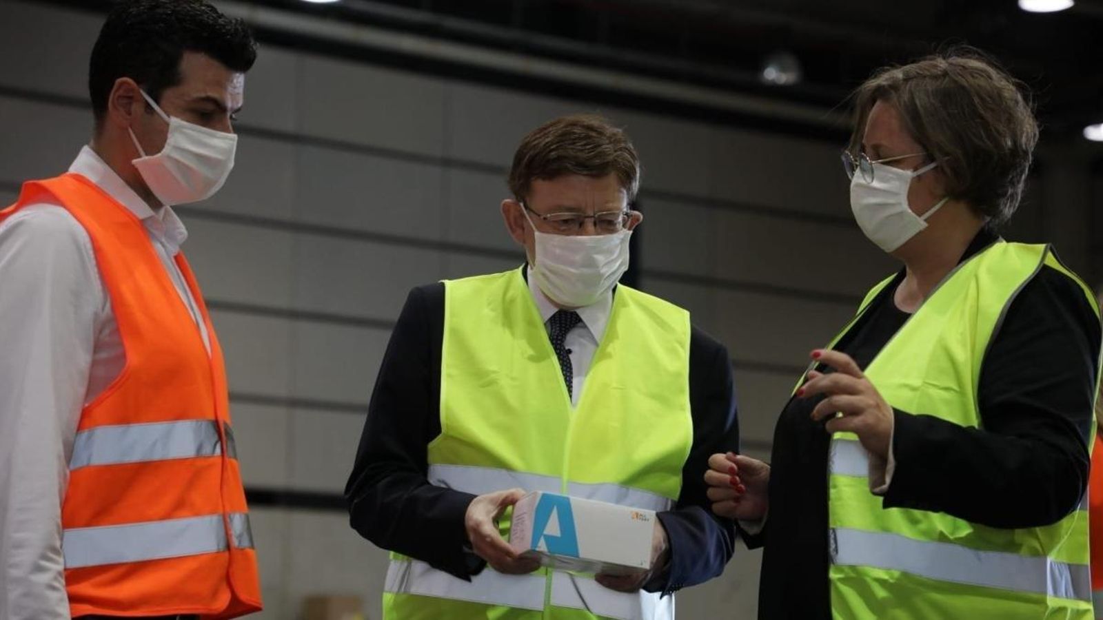 Puig visita el magatzem logístic a Fira València