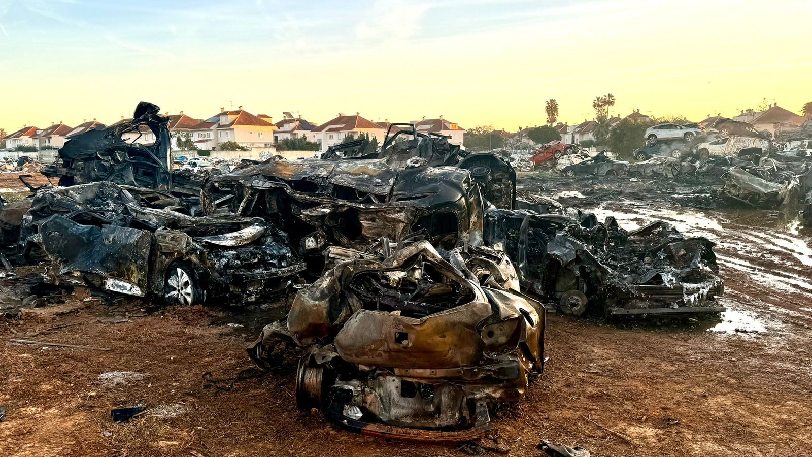 L'incendi ha afectat un cementeri de cotxes de la DANA