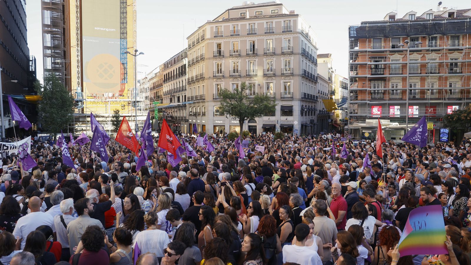 Centenars de persones es manifesten a Madrid en suport a Jenni Hermoso