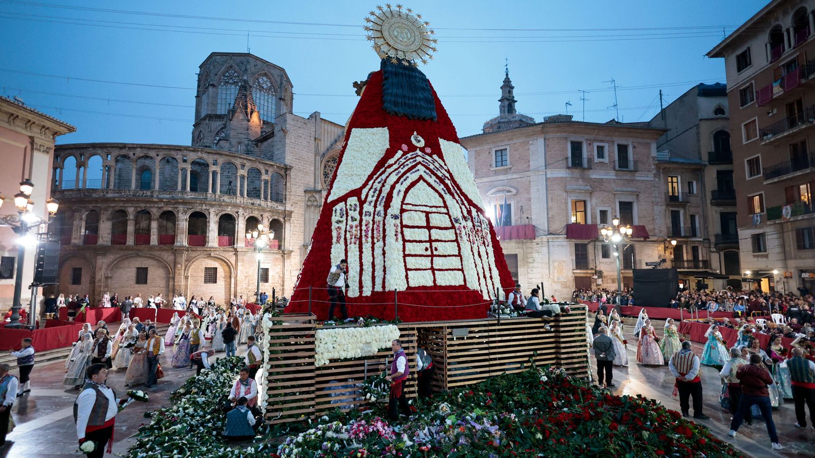 El mantell de la Verge dels Desemparats de l'Ofrena de 2024