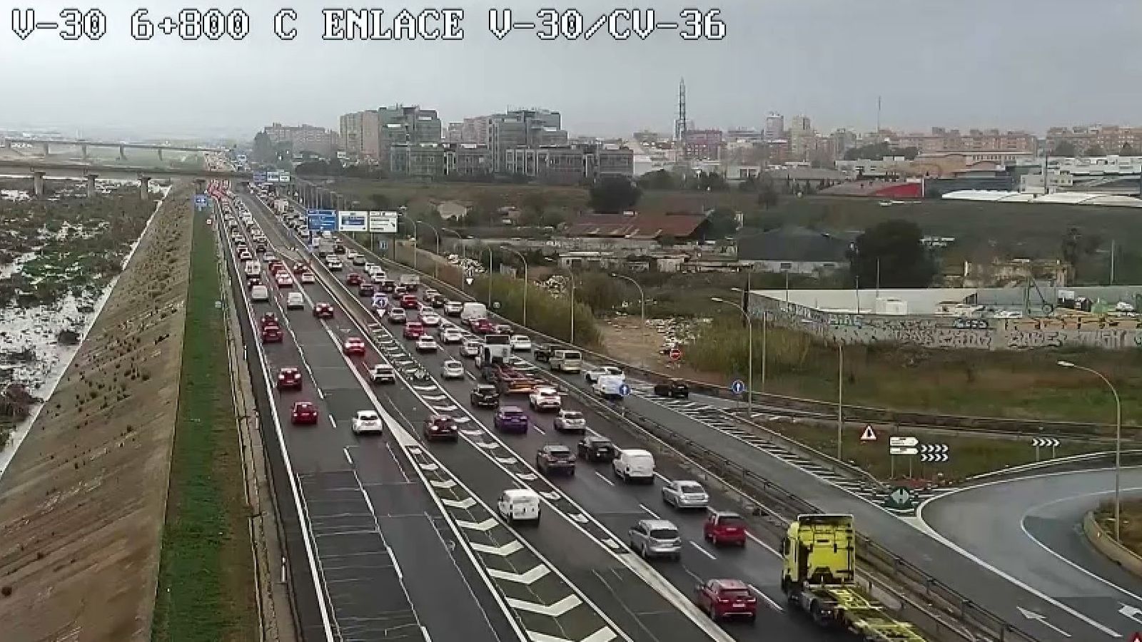 Aspecte que presentaven els carrils de la V-30 en direcció cap a l'A-7 cap a les 8 del matí