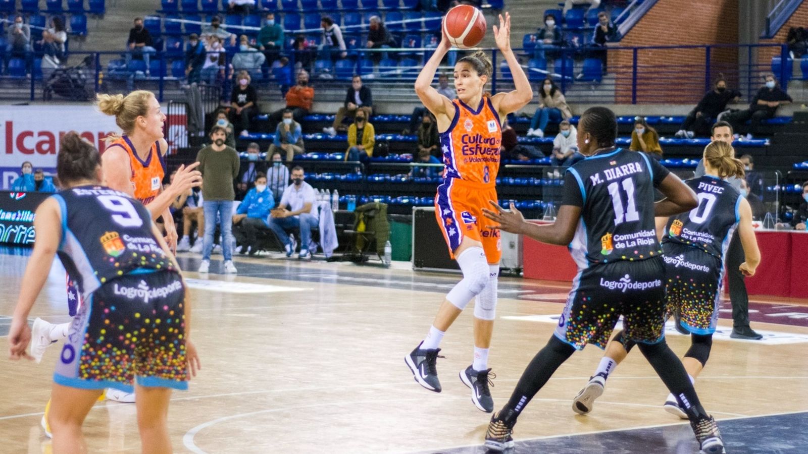 Rebecca Allen, amb 4 triples en l’últim quart, ha acabat de trencar el partit