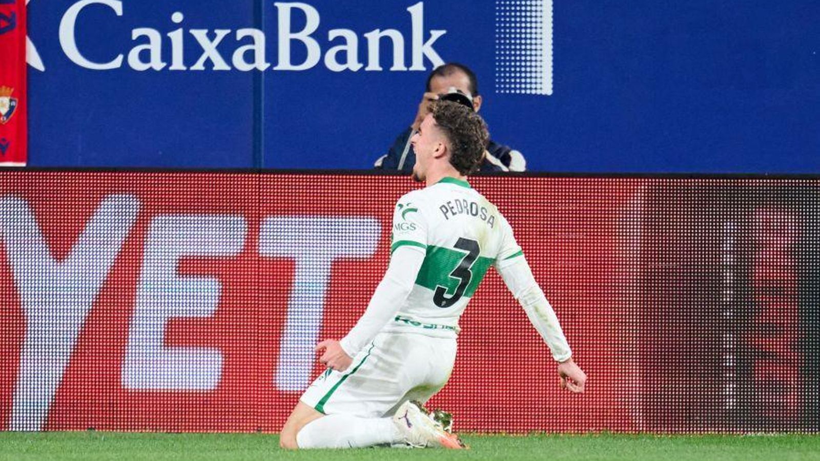 Adrià Pedrosa celebra el gol al Sadar