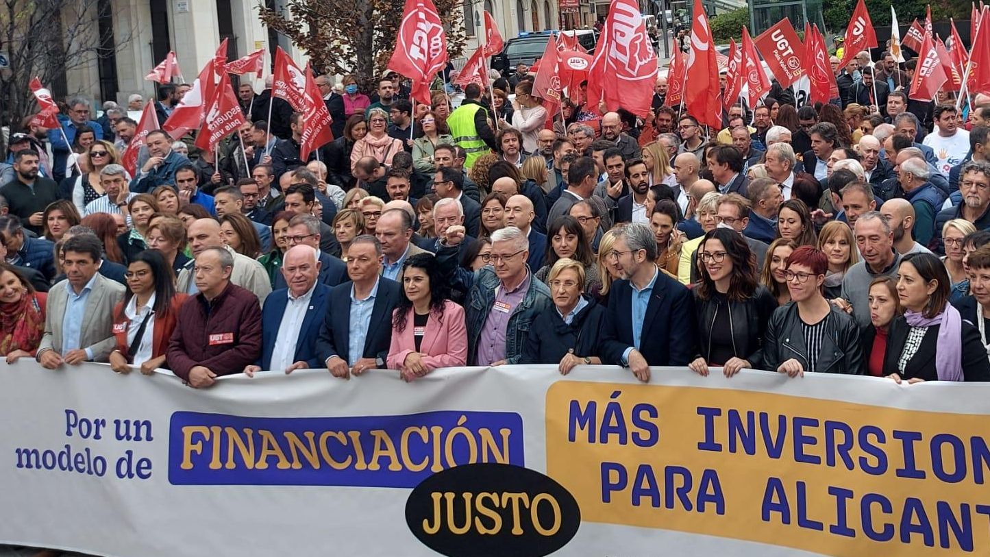 Concentració pel finançament just a Alacant Concentració pel finançament just a Alacant