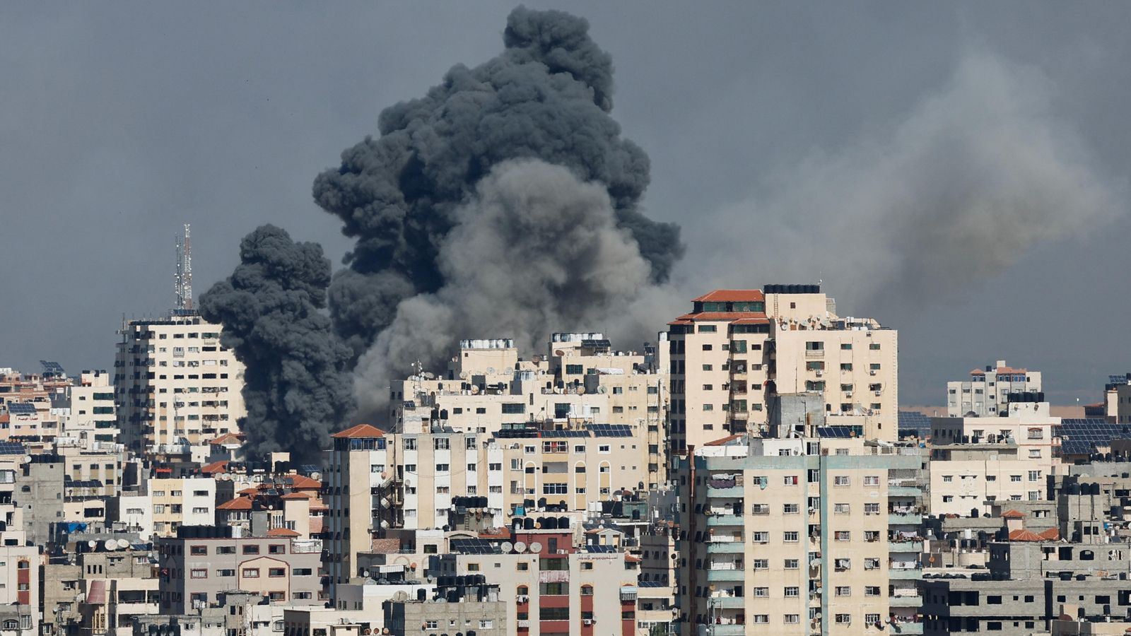 Israel ha llançat atacs a Gaza en resposta a l'ofensiva de Hamas