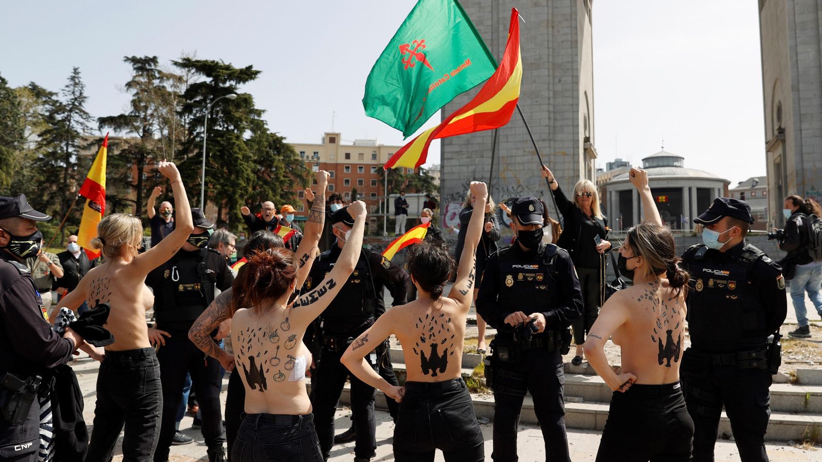 Activistes de Femen boicotegen un acte franquista