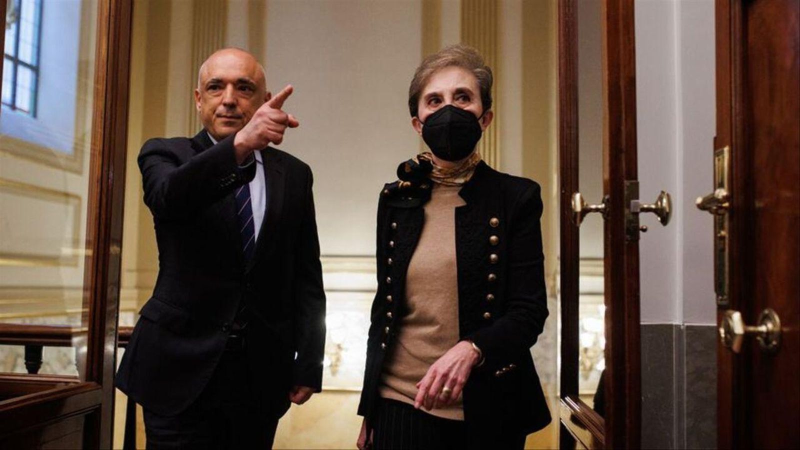 El secretari general del Grup Socialista en el Congrés, Rafael Simancas, i la directora del Centre Nacional d'Intel·ligència (CNI), Paz Esteban