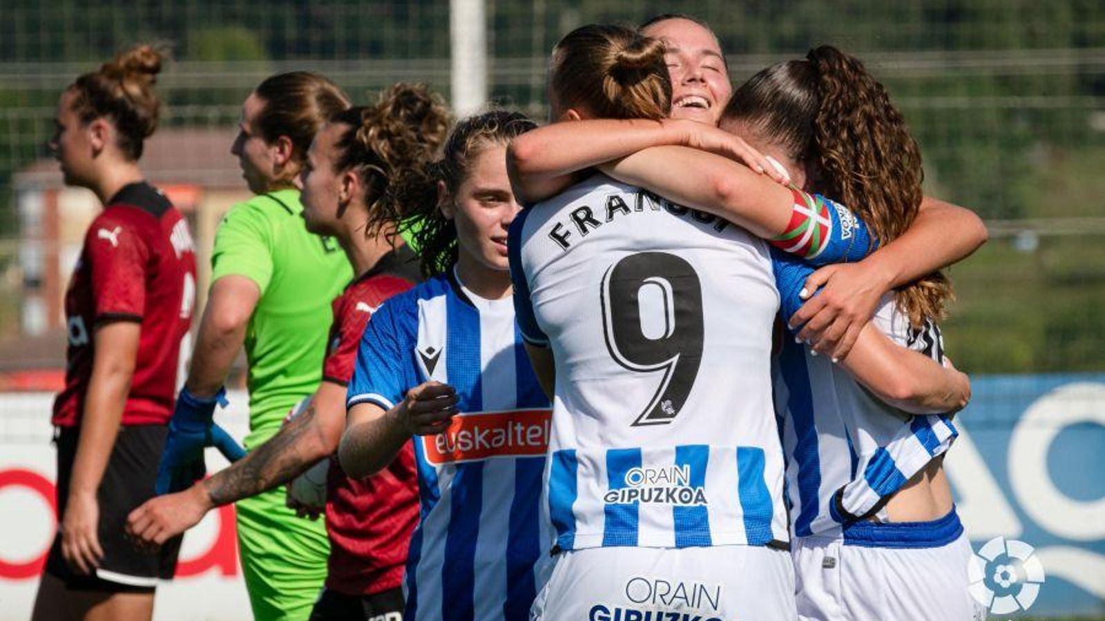 Les jugadores de la Reial Societat celebren un dels gols