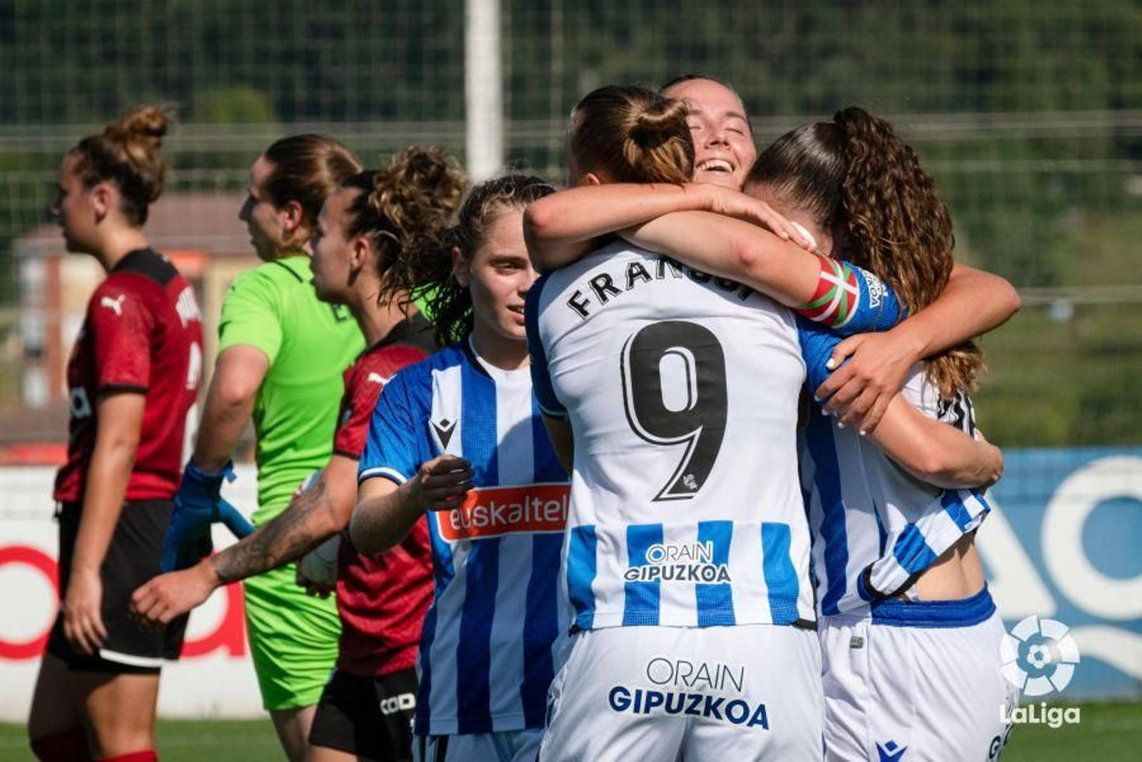 Les jugadores de la Reial Societat celebren un dels gols