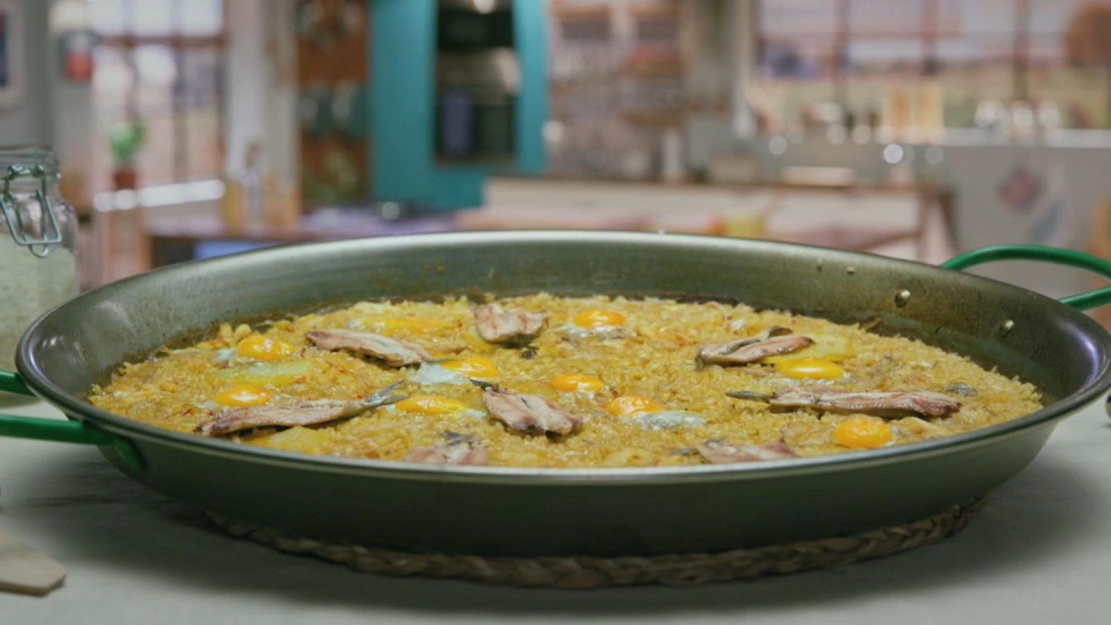 Paella de ceba amb abadejo i aladrocs (amb Quimera)