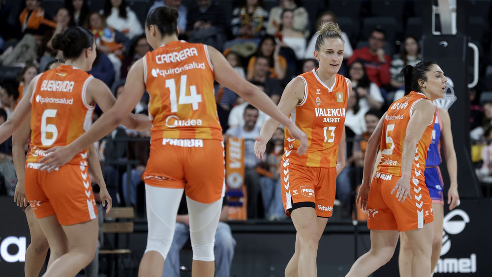 Imatge de diverses jugadores del València Basket