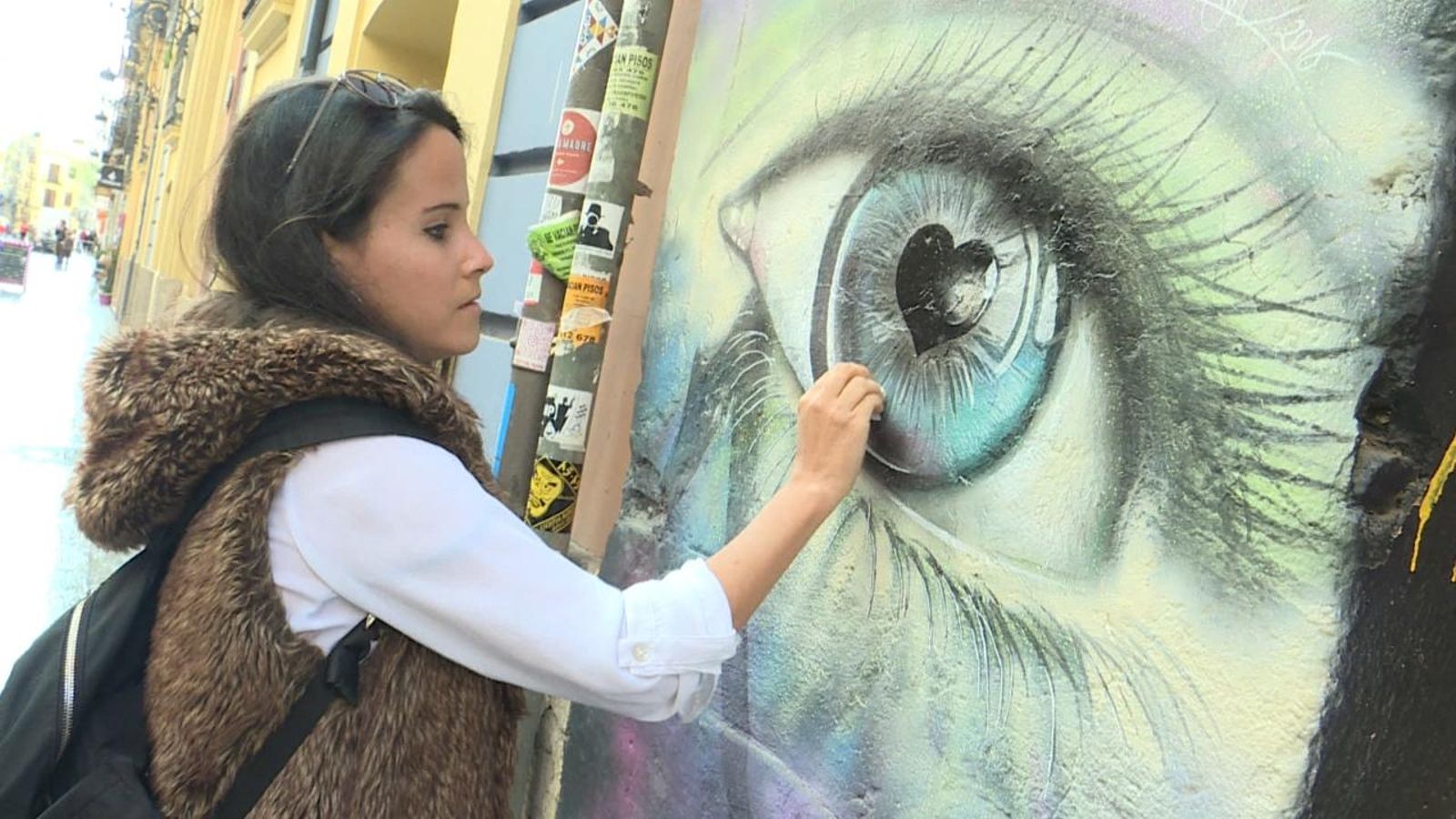 50 artistes urbanes són les protagonistes del llibre 'Jo, grafitera'