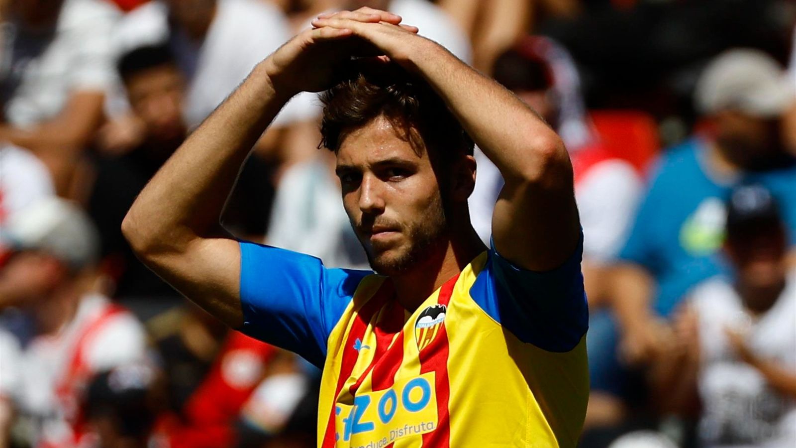 Nico es lamenta després del gol en pròpia porta