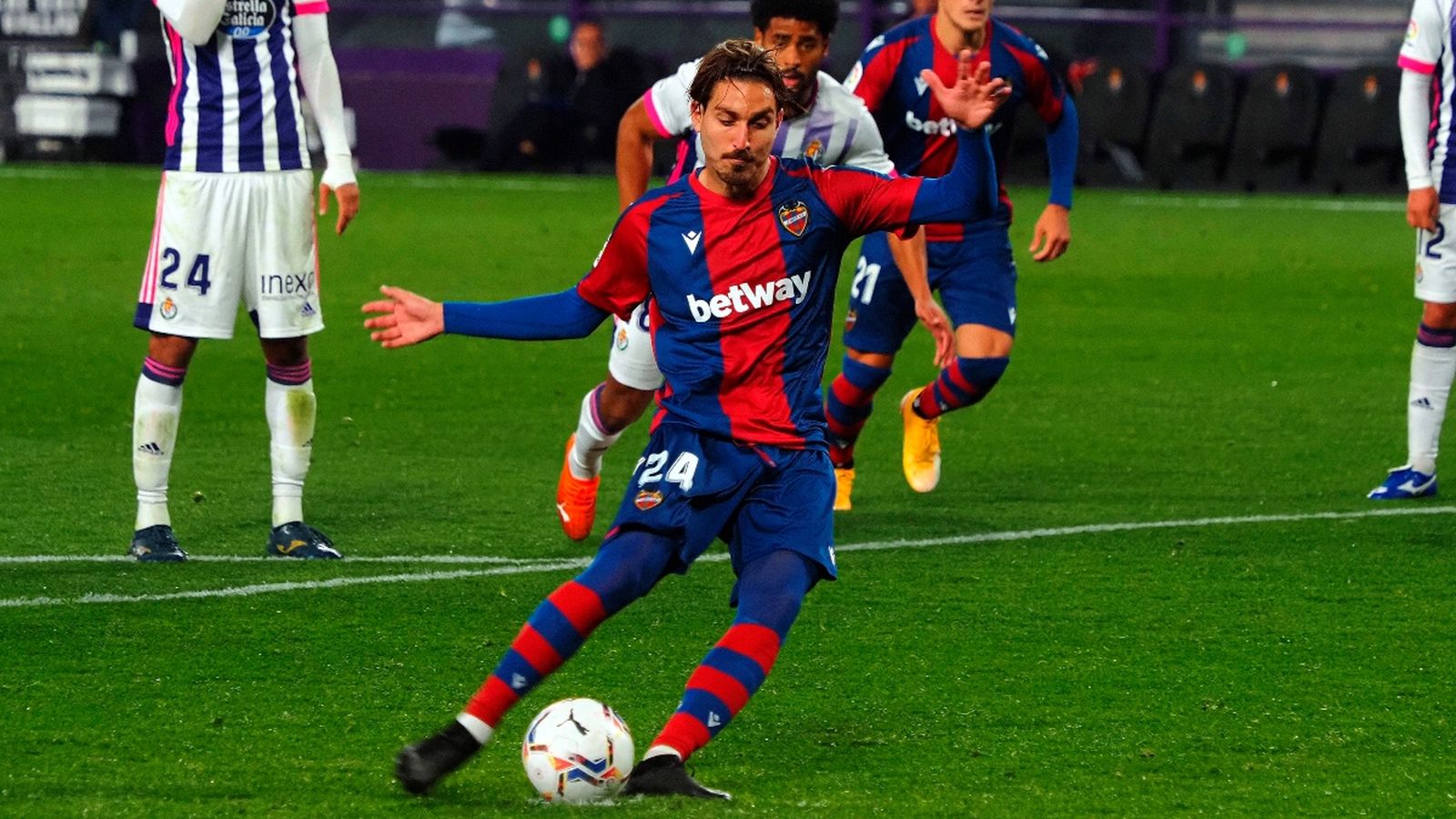 José Campaña va marcar, de penal, el gol de l'empat del Llevant a Valladolid.