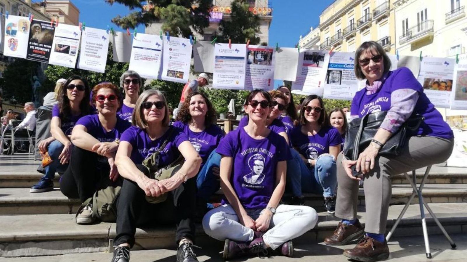 Imatge de grup de Les Beatrius aquest 8M