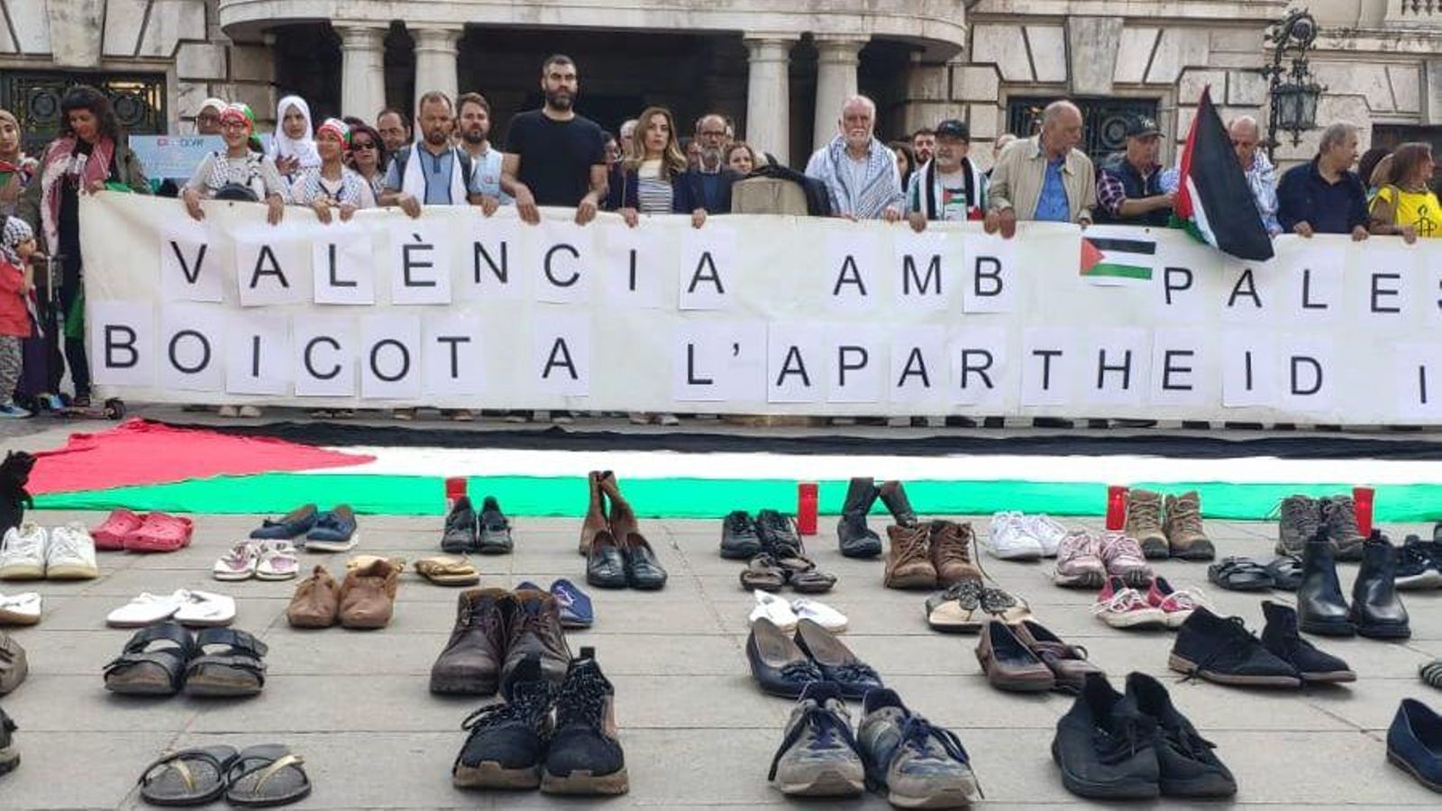 Manifestació pel poble de Palestina davant l'Ajuntament de València