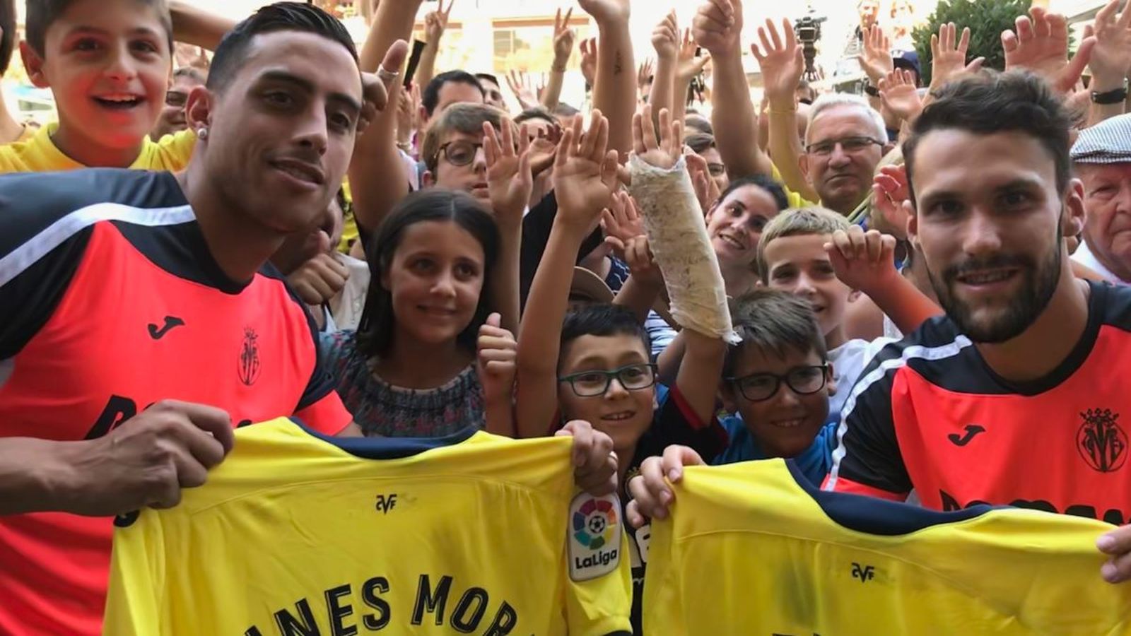 Desenes de xiquets han victorejat Funes Mori i Pedraza