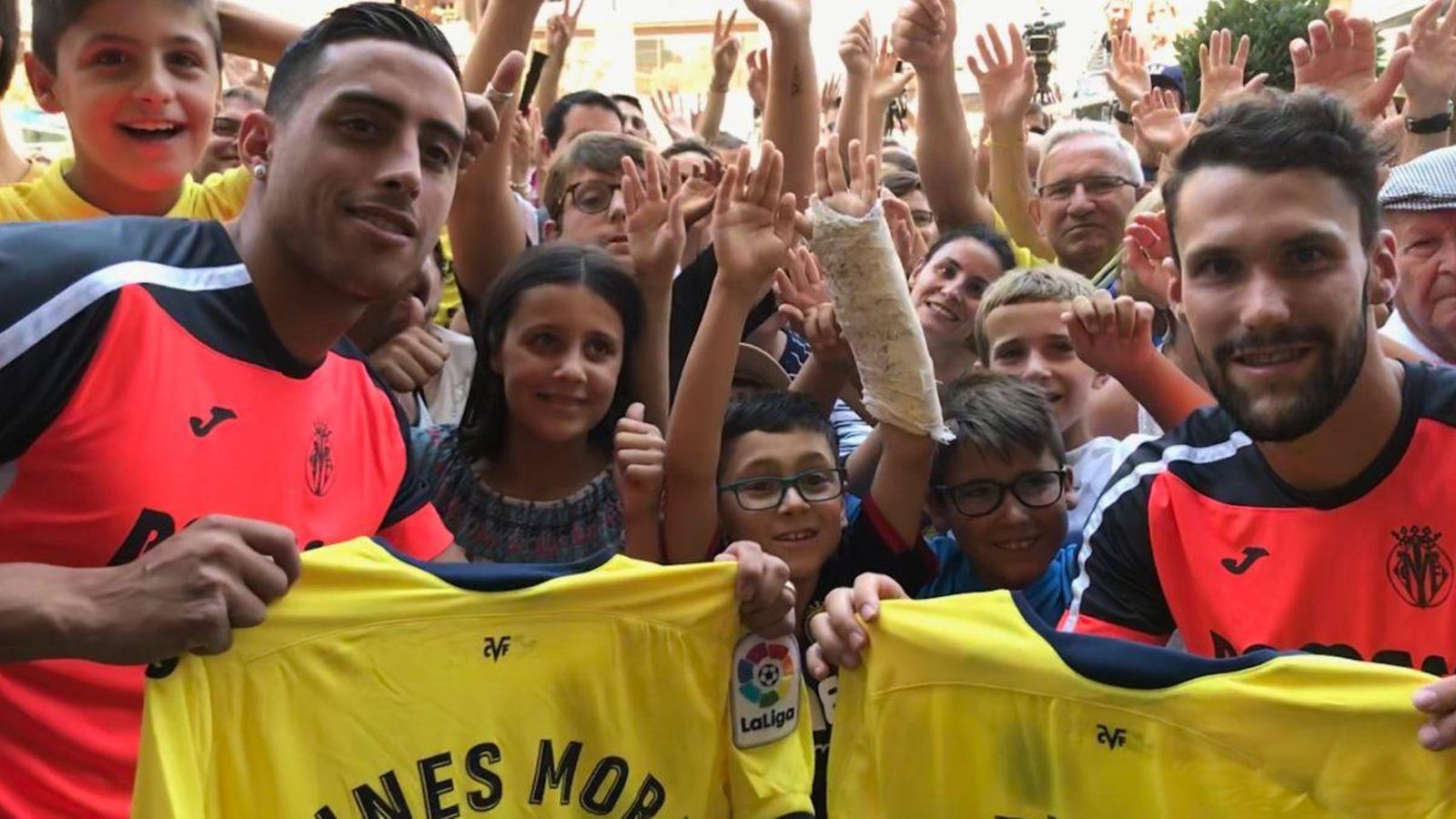 Desenes de xiquets han victorejat Funes Mori i Pedraza Desenes de xiquets han victorejat Funes Mori i Pedraza