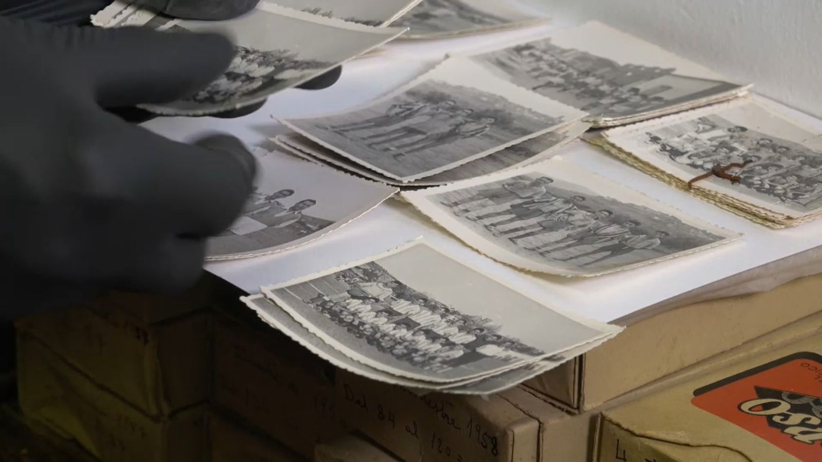 Les fotos de Carmen Sidro, conservades a sa casa