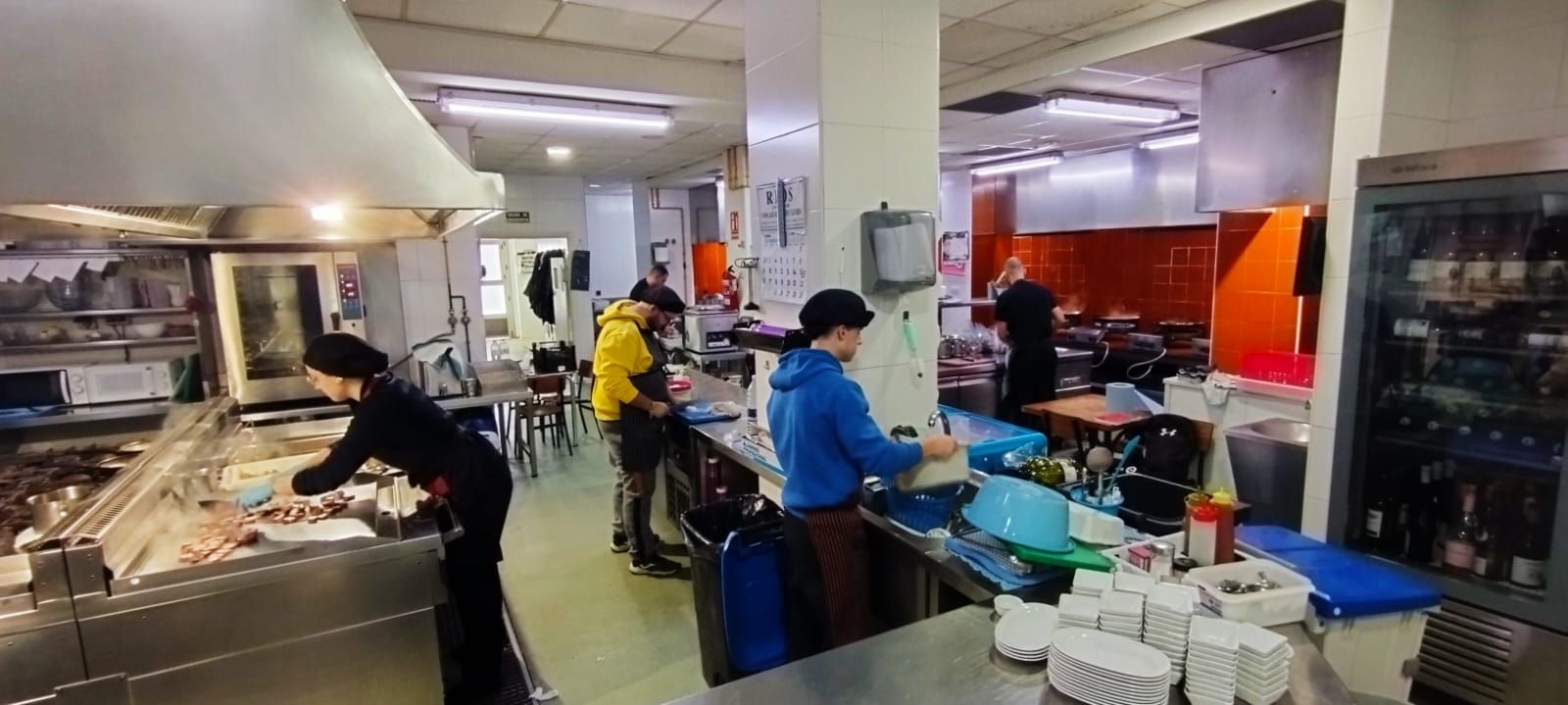 La cuina del restaurant Mateu del Palmar, a València