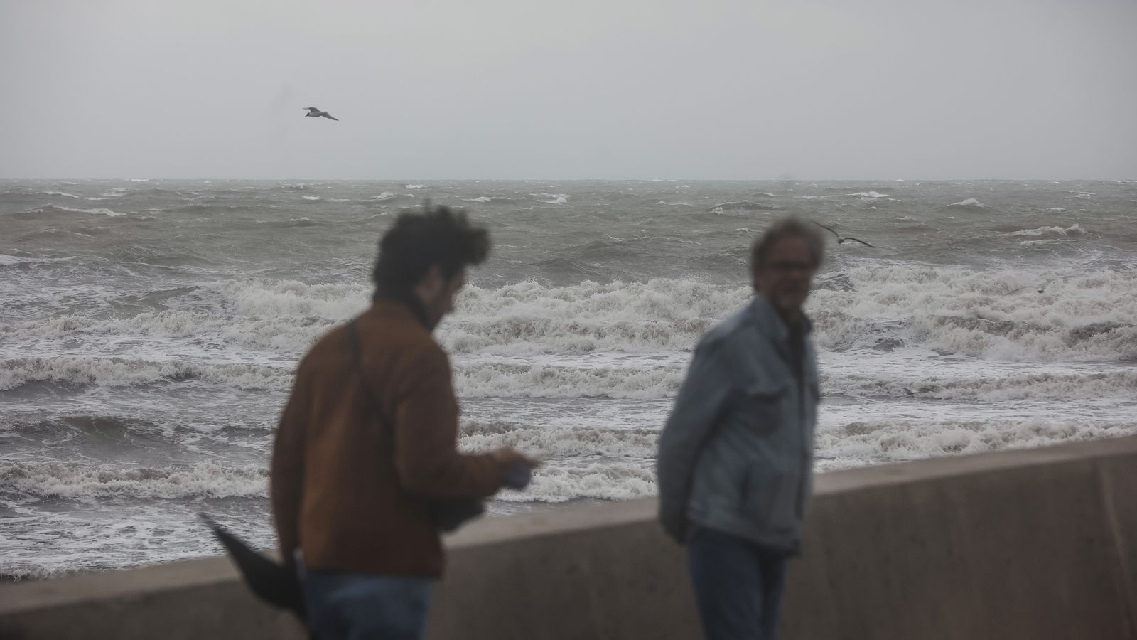 Imatge d'arxiu de temporal marítim en la Malvarrosa de València