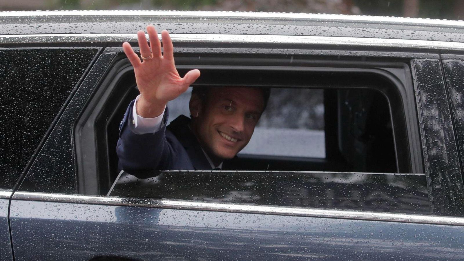Emmanuel Macron després de votar aquest diumenge a Le Touquet, al nord de França