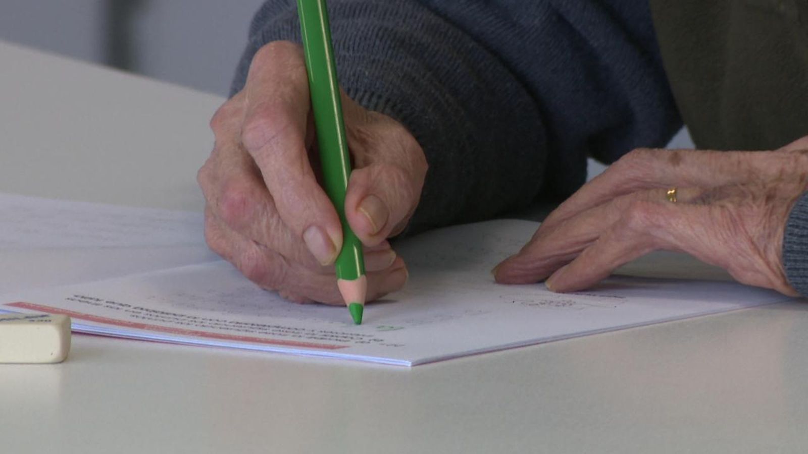 Les persones bilingües tarden cinc anys més a presentar símptomes d’Alzheimer