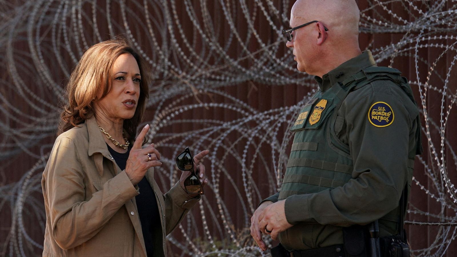 La candidata demòcrata a la presidència dels Estats Units, Kamala Harris, visita la frontera amb Mèxic La candidata demòcrata a la presidència dels Estats Units, Kamala Harris, visita la frontera amb Mèxic