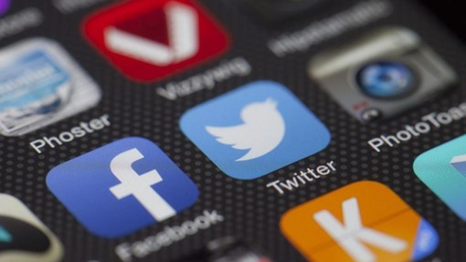 La defensa considera que les publicacions de l'acusat a les xarxes socials eren només soflames d’adolescent