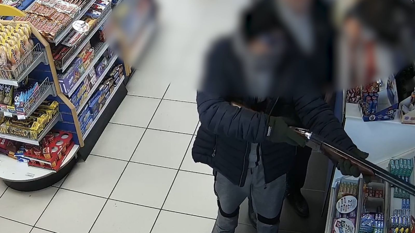 La Policia Nacional deté dos homes per atracar amb armes diverses gasolineres de la província de València