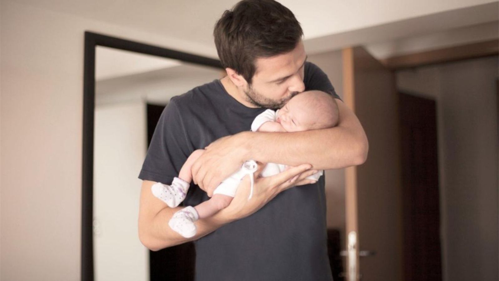 Des del passat 1 d’abril, la prestació de paternitat s’abona per un període de huit setmanes, enfront de les cinc anteriors