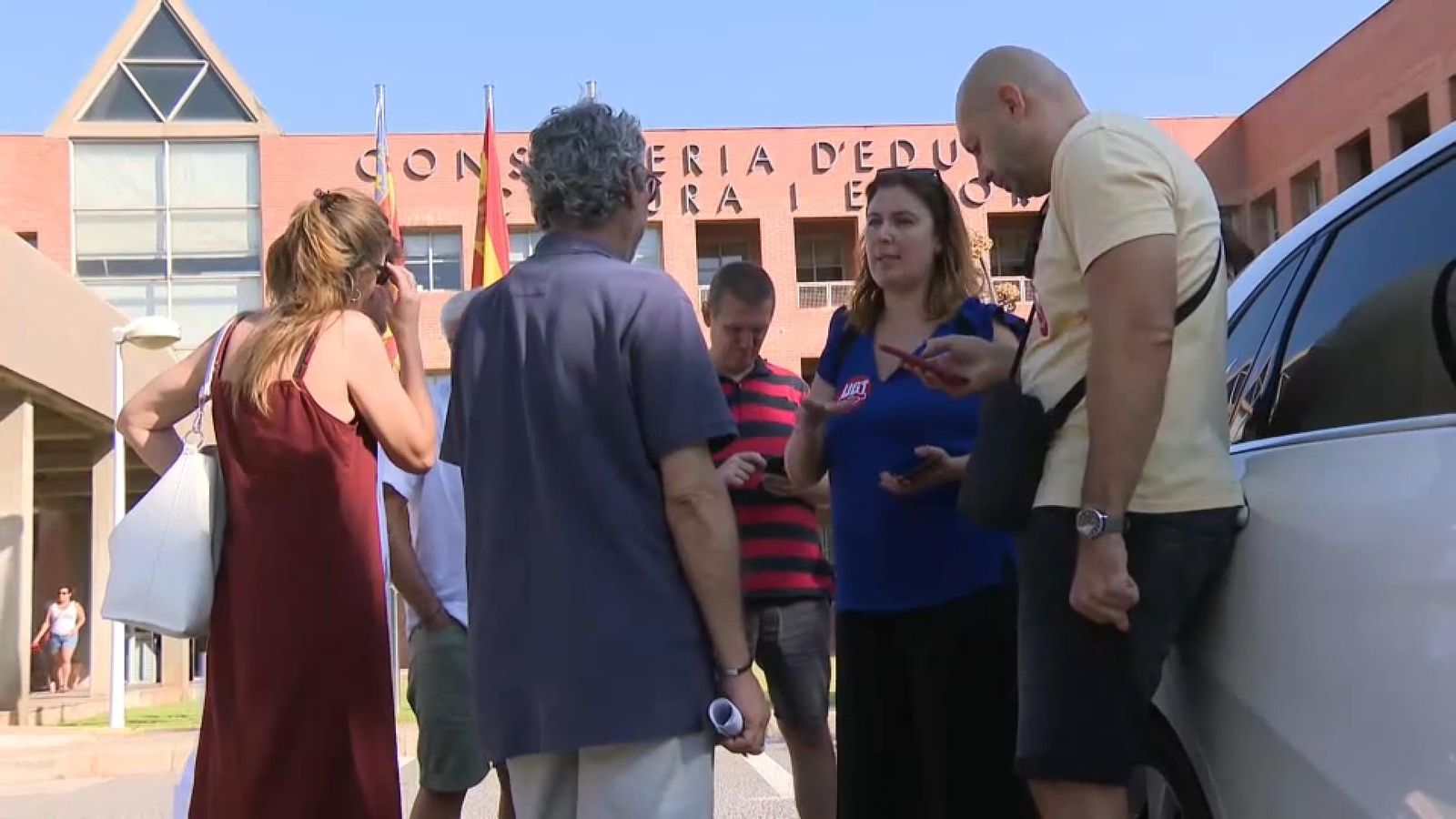 Docents concentrats aquest dimarts davant la seu de la Conselleria d'Educació a València