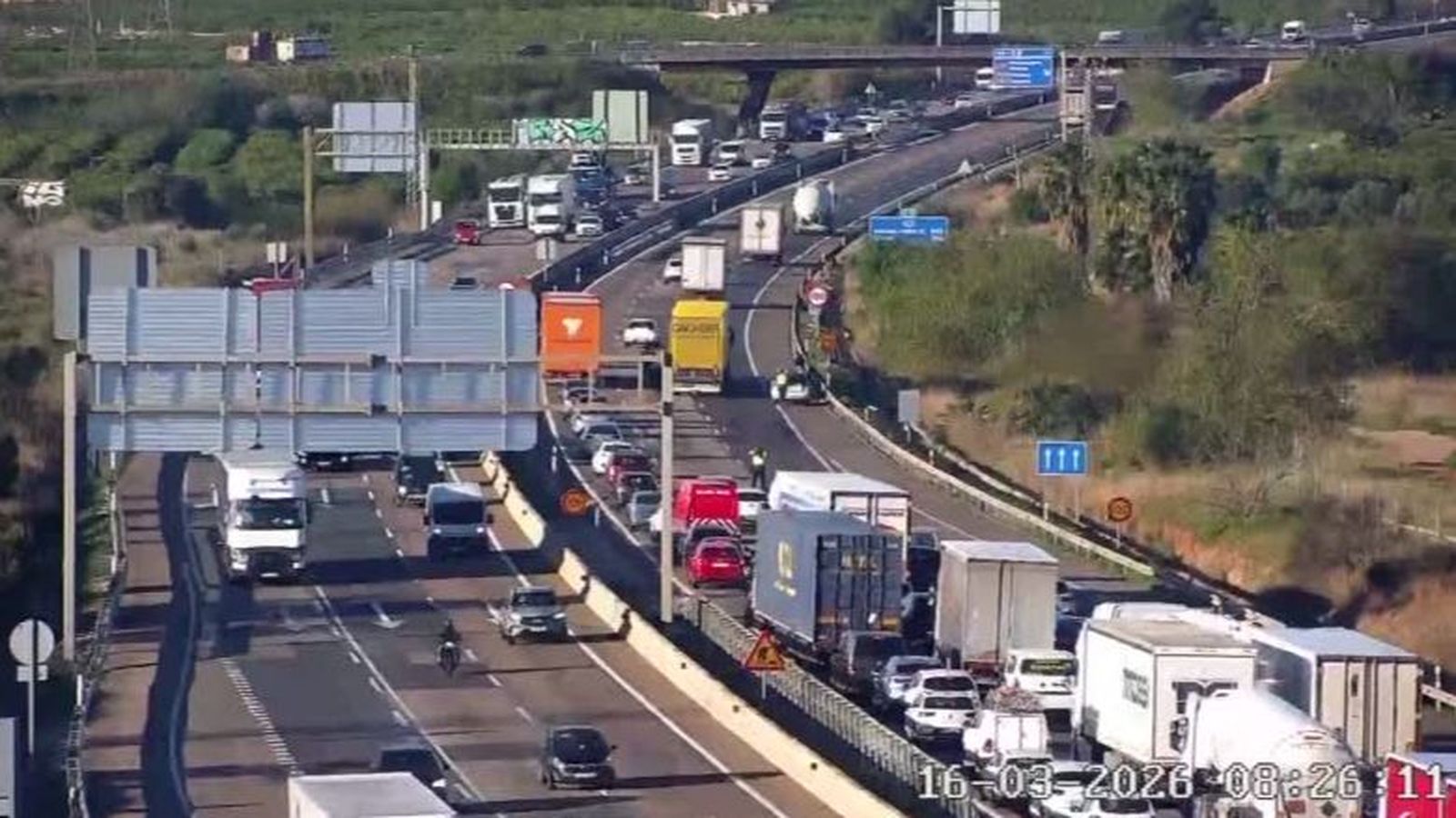 Un dels vehicles implicats en l'accident de Rafelbunyol, que s'ha produït en sentit Alacant