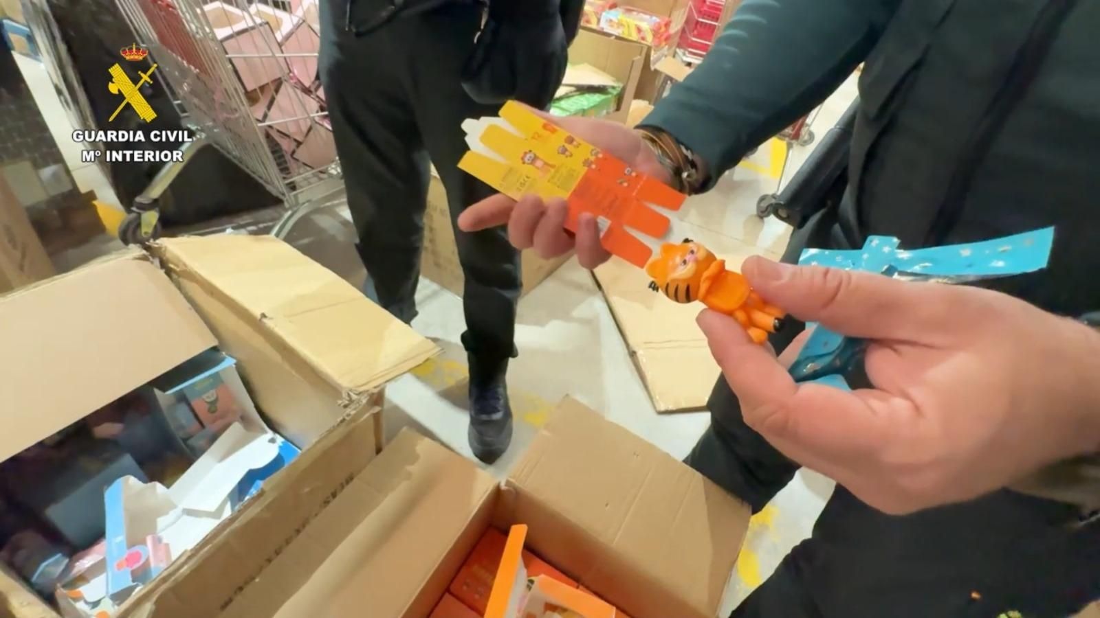 La Guàrdia Civil s'incauta de més de 3.000 joguets falsificats en un comerç a l'engrós de Manises