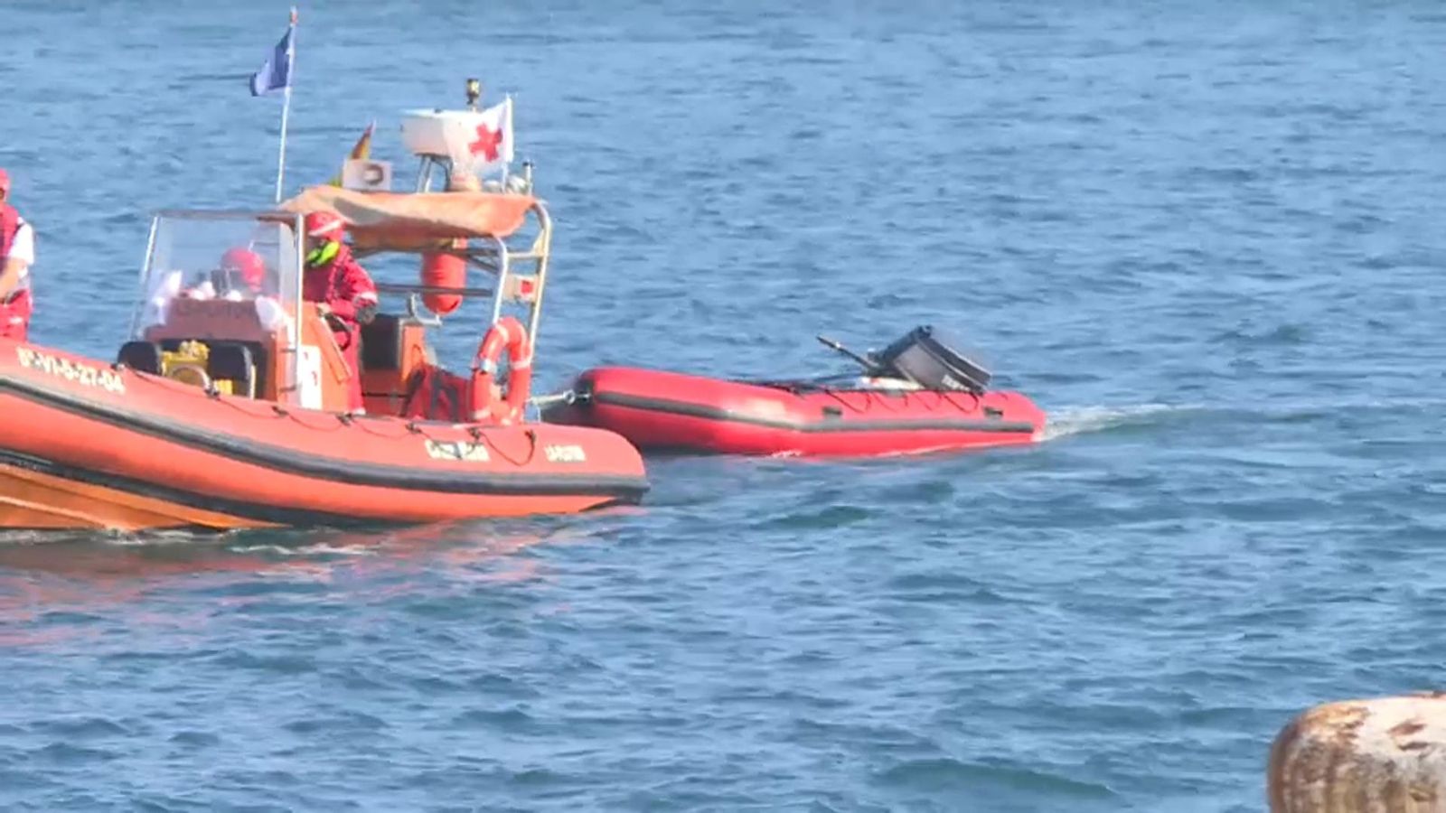 En arribar a la platja, els ocupants han baixat de l'embarcació
