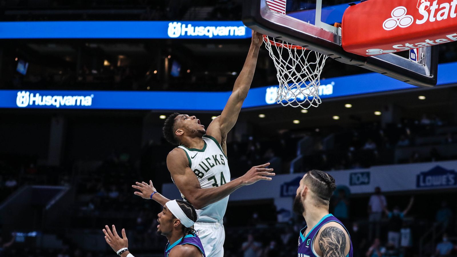 L'estrela dels Bucks, Giannis Antetokoumpo, en un partit contra els Hornets