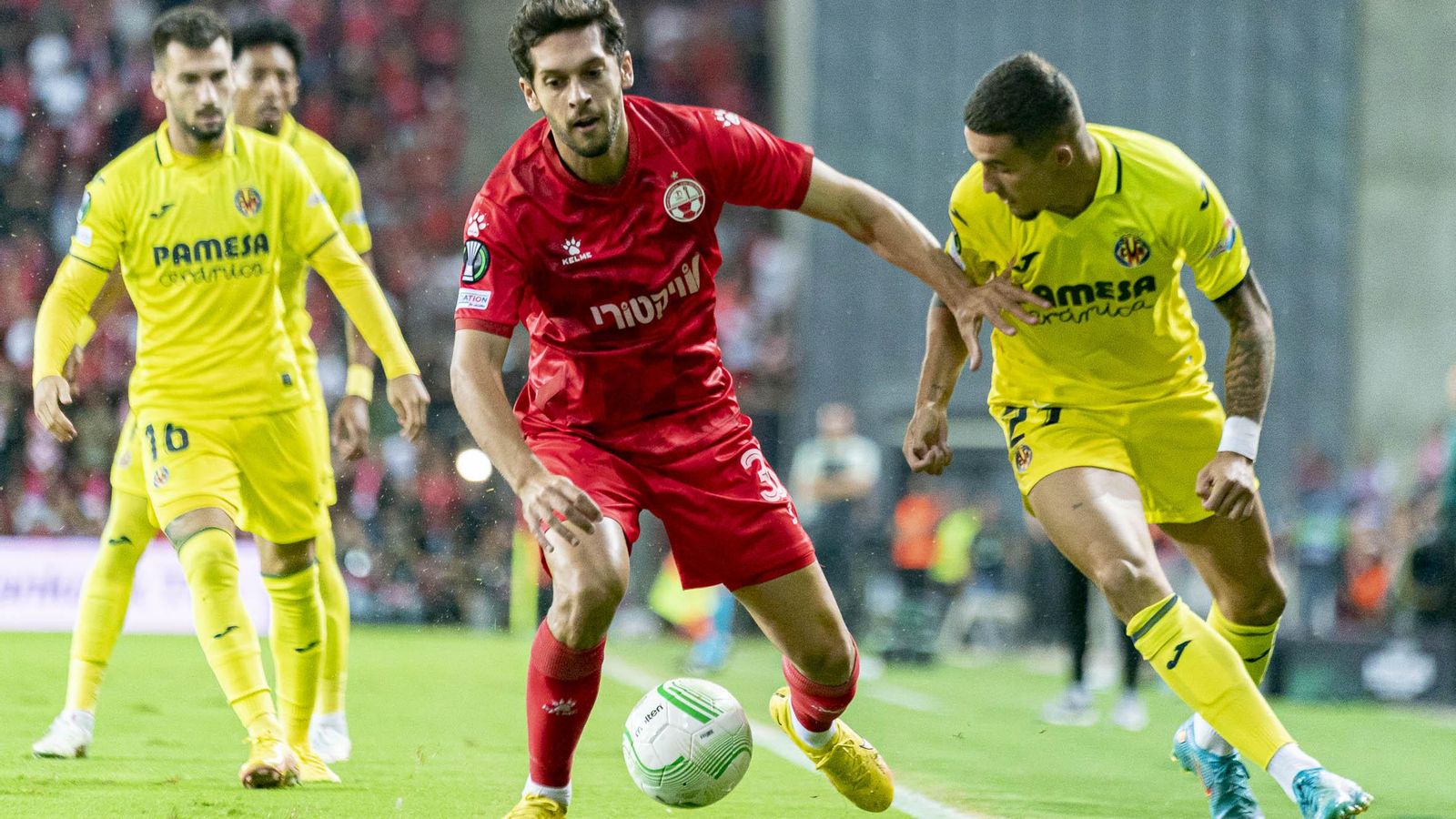 Àlex Baena (al fons) i Yeremi Pino, protagonistes del gol de la victòria.
