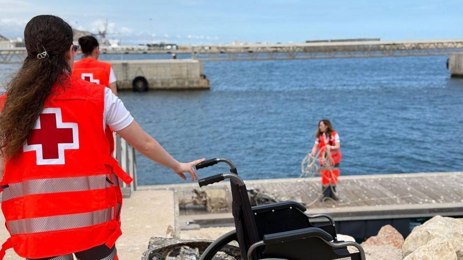 Els immigrants han rebut assistència per part de Creu Roja i la Policia Nacional.