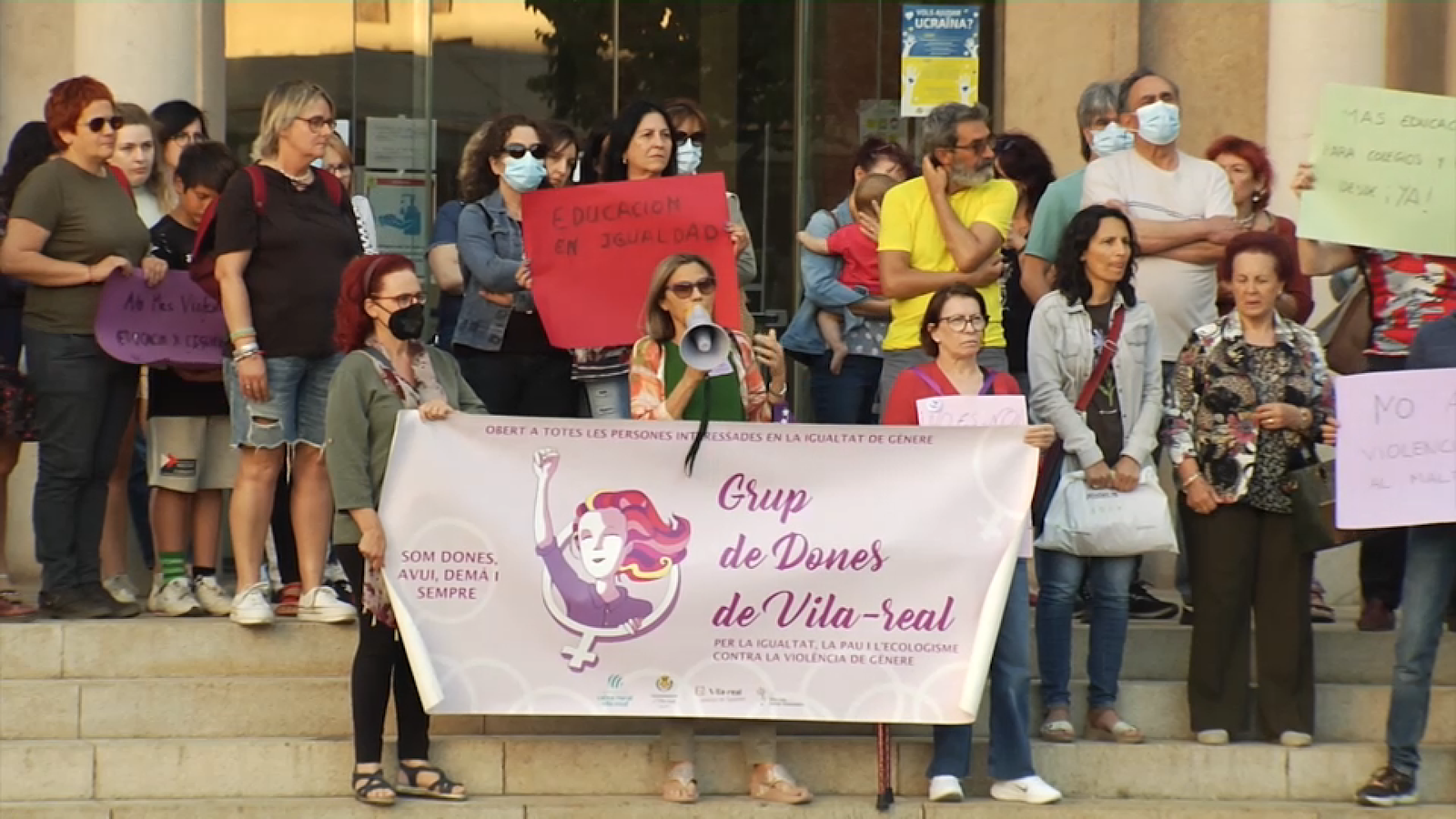 Concentració a Vila-real en contra de l'agressió sexual grupal patida per una jove de 18 anys durant les festes de Sant Pasqual