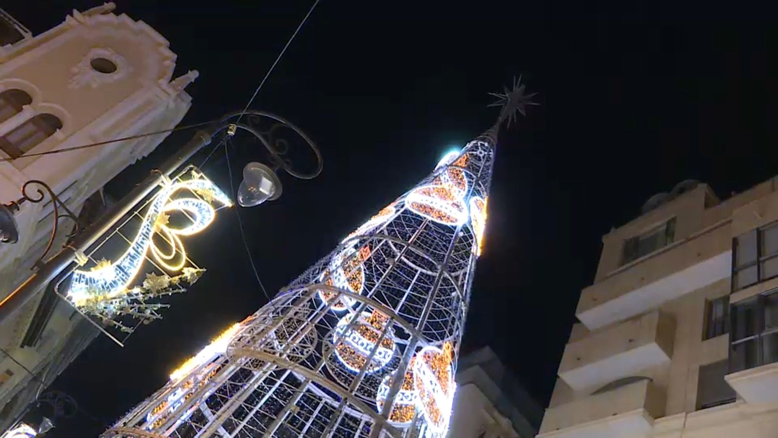 Les llums de Nadal d'Alacant ja il·luminen la ciutat