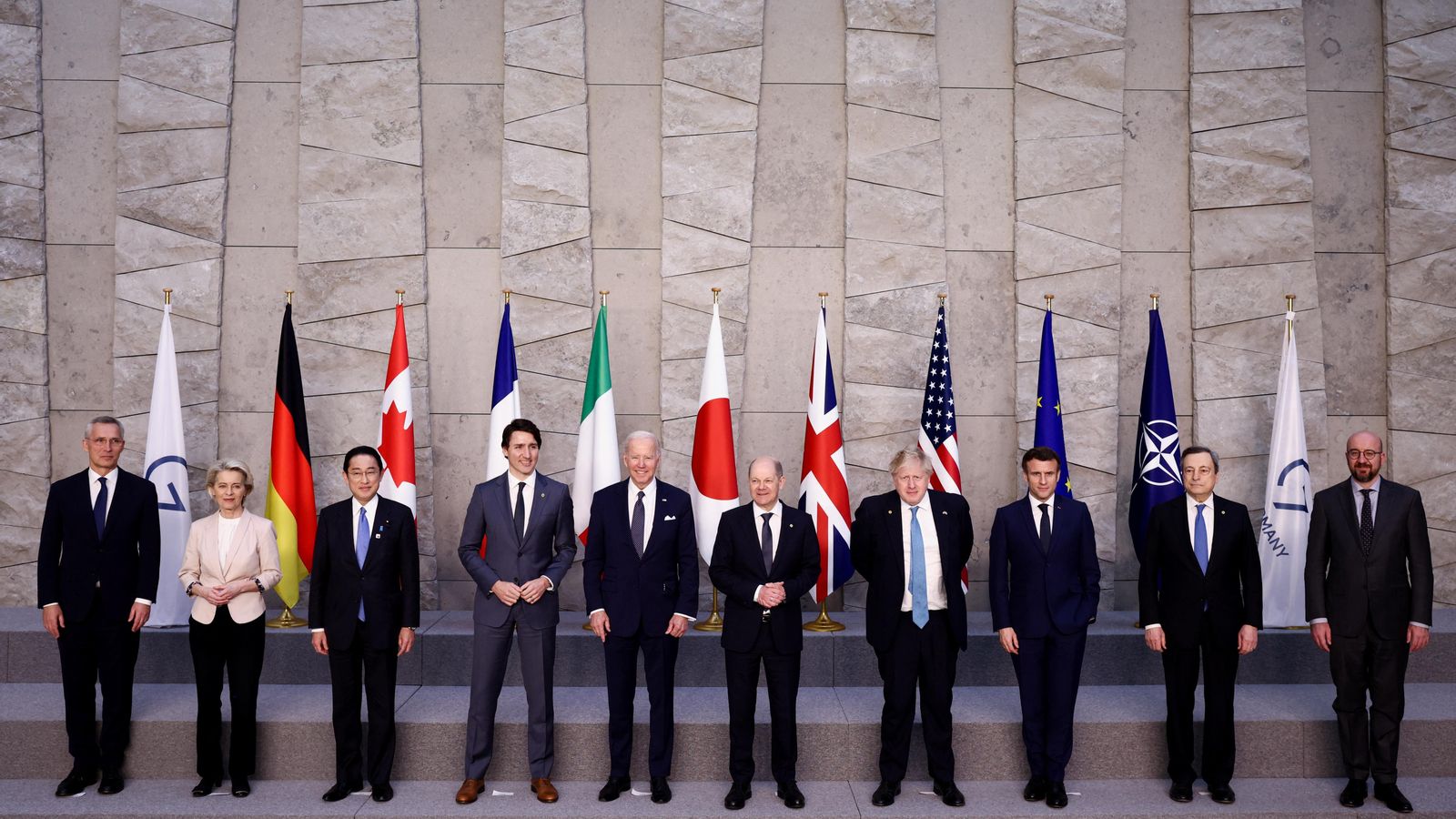 Posat dels membres de l'OTAN per a la cimera de l'aliança, amb el secretari general Jens Stoltenberg i el president del EUA, Joe Biden, al mig