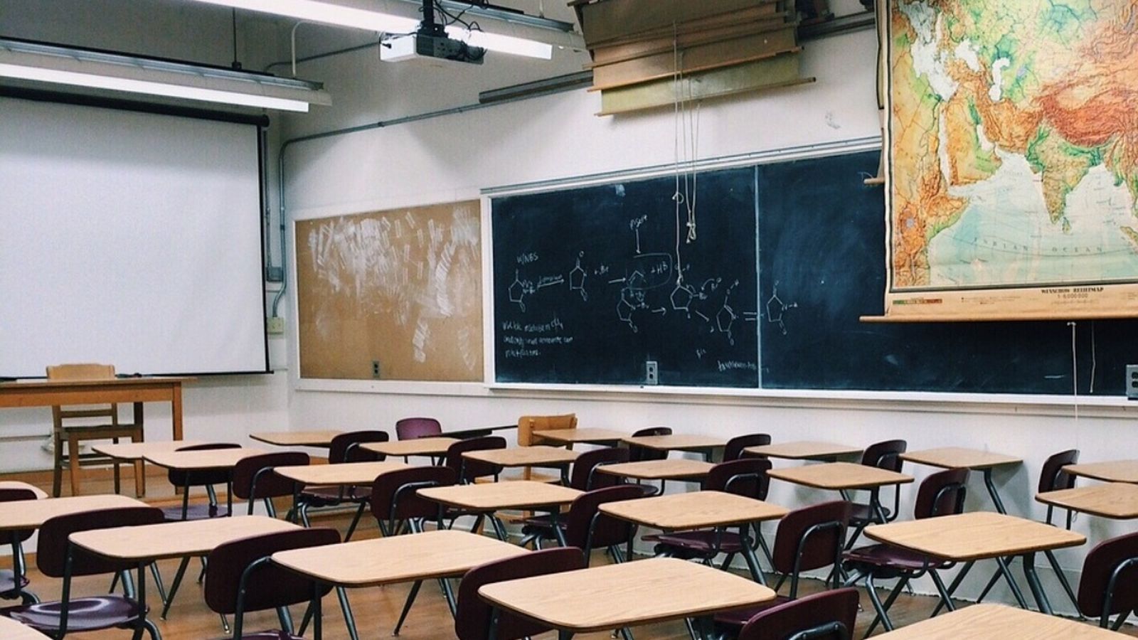 Quatre instituts de les comarques del sud reben el premi d\'Educació per al Desenvolupament